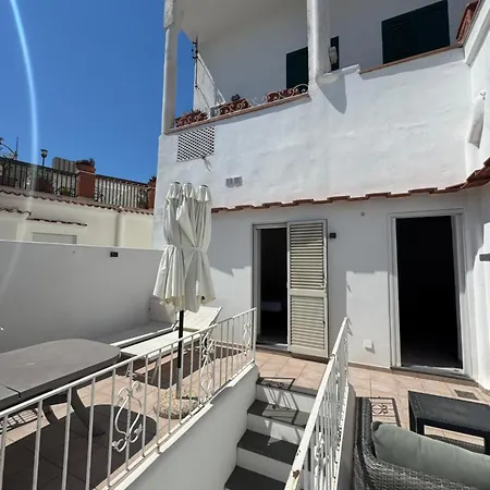 Dietro La Piazzetta Capri