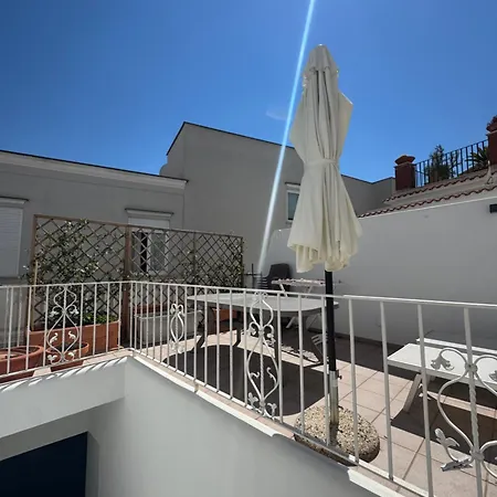 Dietro La Piazzetta * Capri